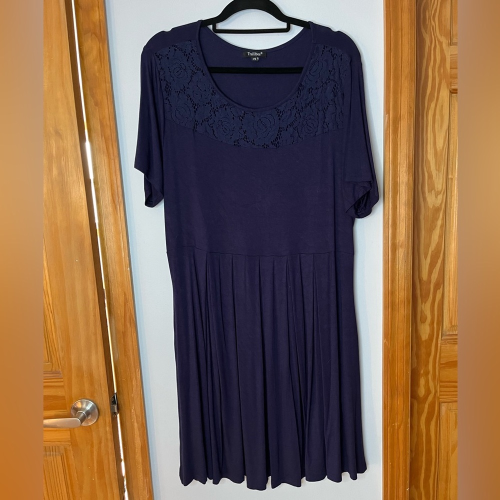 So cute!  Women’s Tralibee jersey navy dress size 2X.
